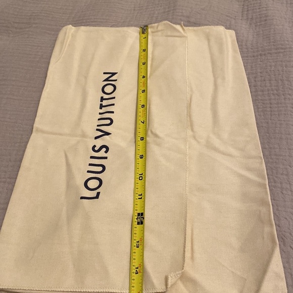 Louis Vuitton dust bag . Perfect for travel or storage any essentials . - Picture 5 of 6